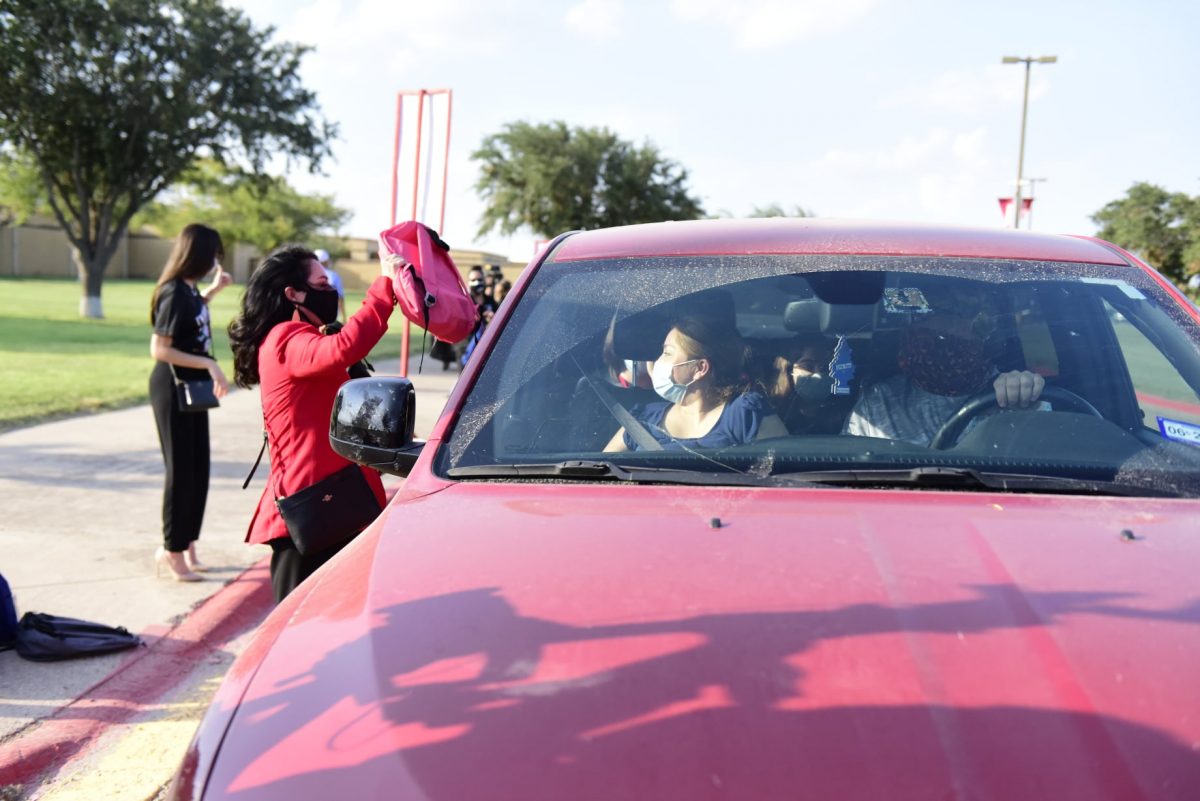 la-joya-isd-holds-drive-thru-back-to-school-bash-progress-times