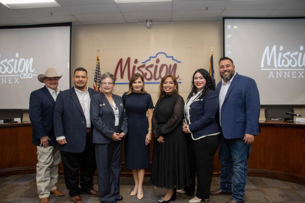 Mission school board picks new officers in split vote